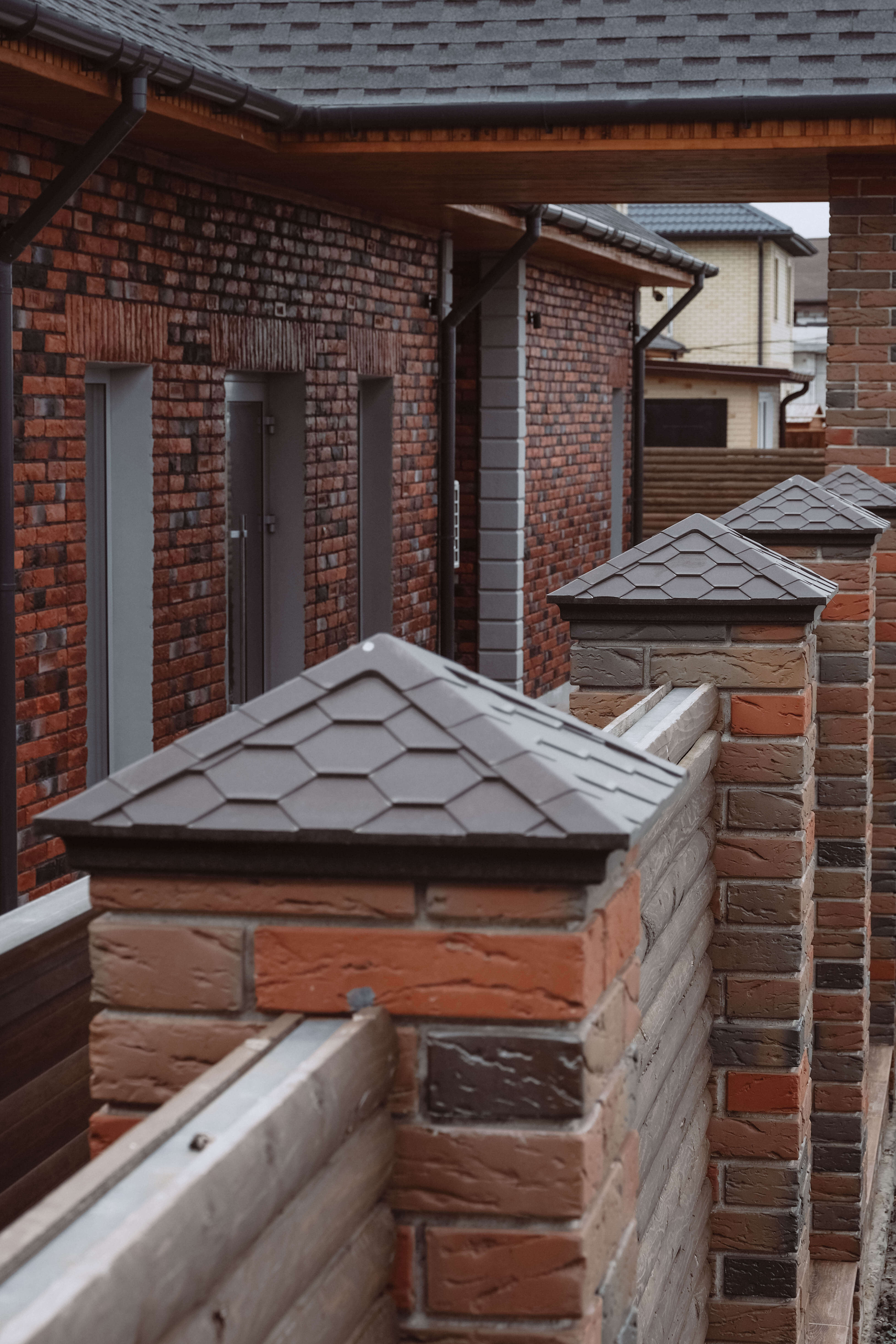 Колпак Zking Эверест Коричневый на столб 1.5х1.5 кирпича (390х390мм) в Новомосковске фото